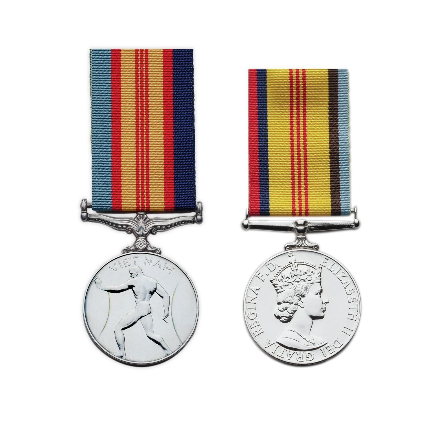 Vietnam War Mini Replica Medal Prestige Cover - Loose Change Coins